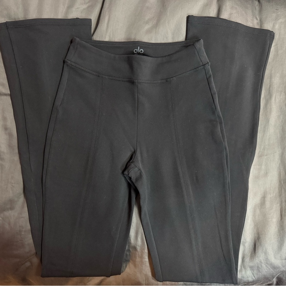 ALO Yoga Airbrush High-Waist Flutter Leggings in Size Extra Small